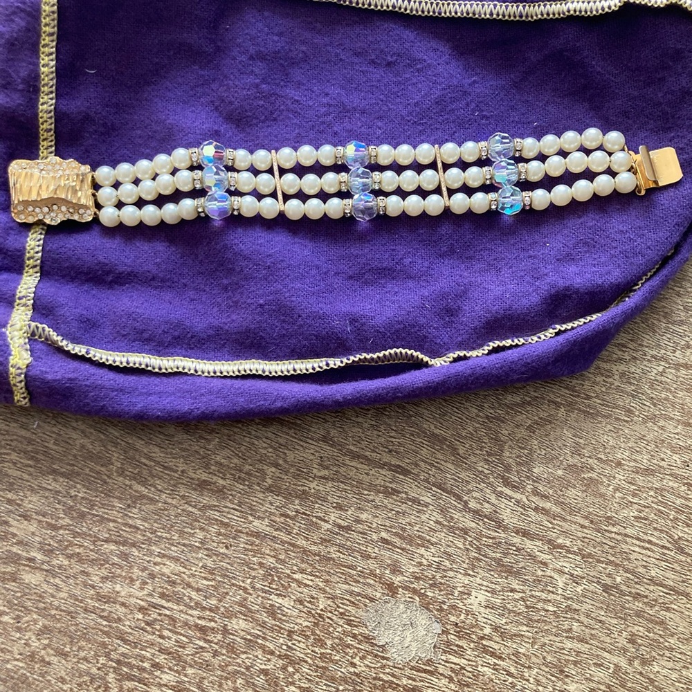 Elegant 3 strand faux pearl bracelet